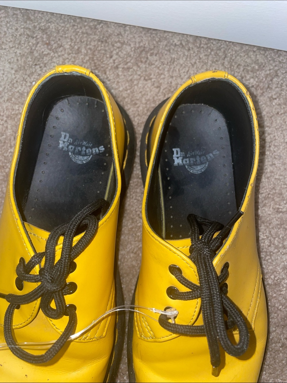 Dr. Martens 1461 Patent Yellow Lace-Up Casual Shoes unisex - Picture 4 of 10